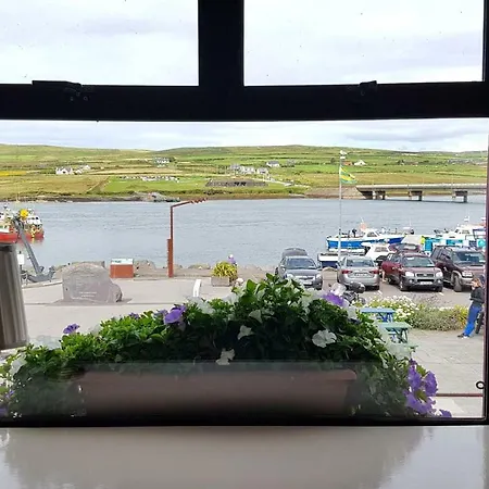The Moorings & Seafood Restaurant Penzion Portmagee