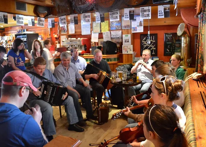 The Moorings & Seafood Restaurant 3*