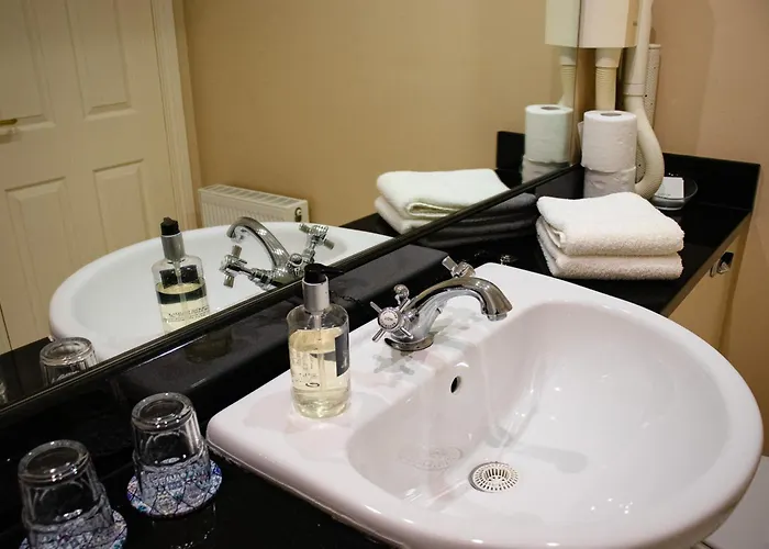 The Moorings & Seafood Restaurant Pensión