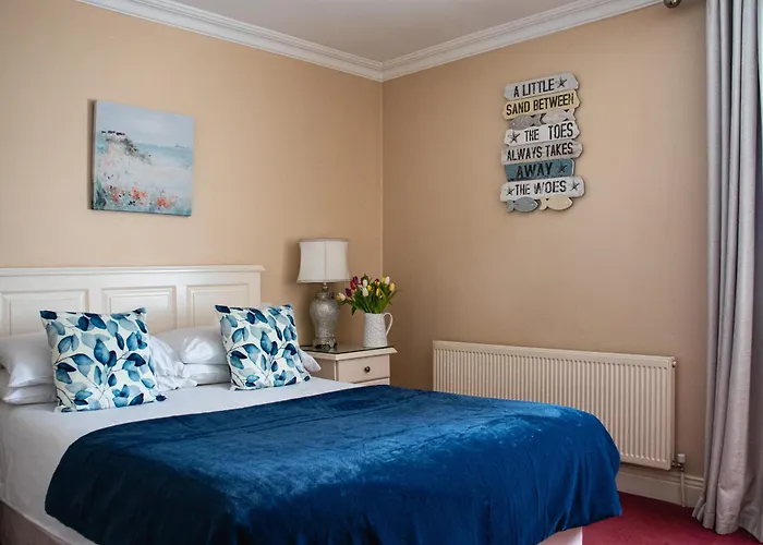 The Moorings & Seafood Restaurant 3*