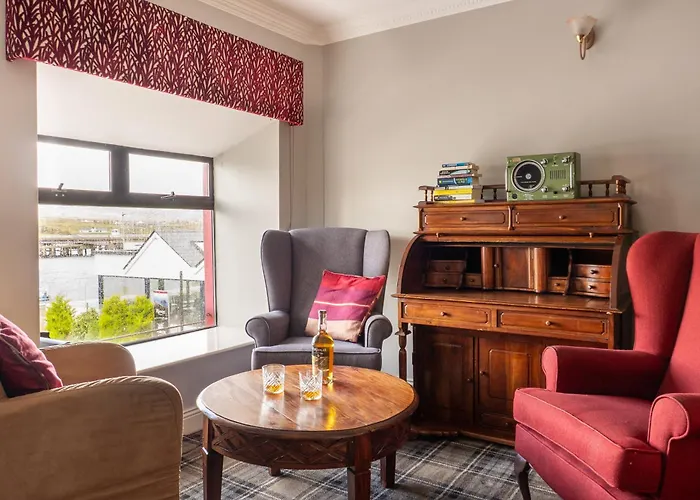 The Moorings & Seafood Restaurant 3*